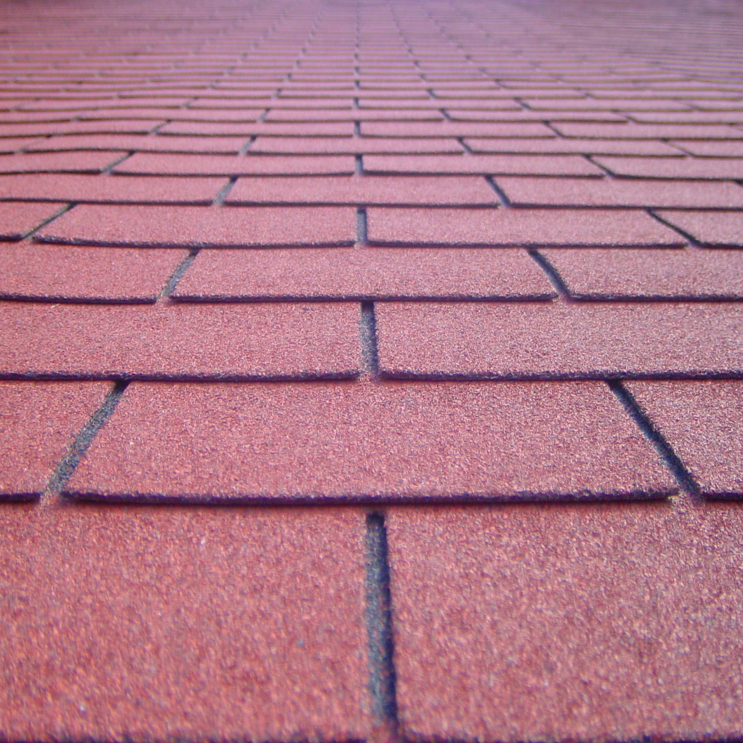 Red Bardoline bitumen roofing shingles – durable for sheds and summerhouses